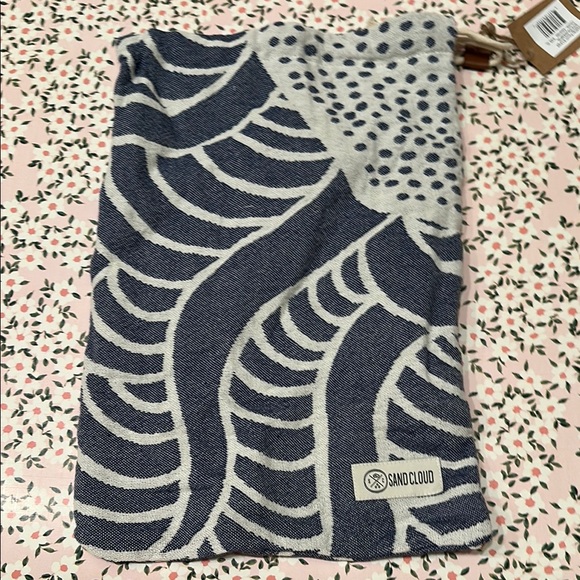 Sand Cloud Blue and White Patterned Drawstring Bag - Picture 2 of 3